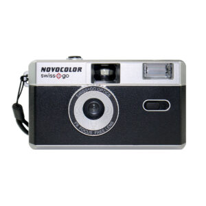 Swiss+Go Novocolor Cámara Analógica 35mm Reusable Flash + funda y correa Negra